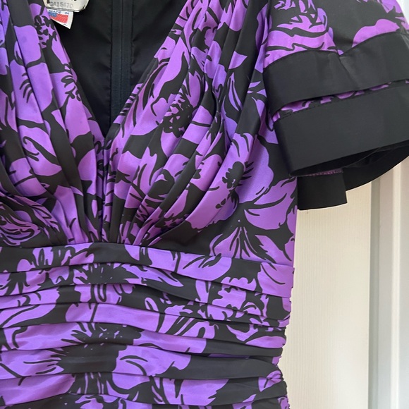 Tadaski size 8 dress great sleeves pleated - Picture 2 of 3